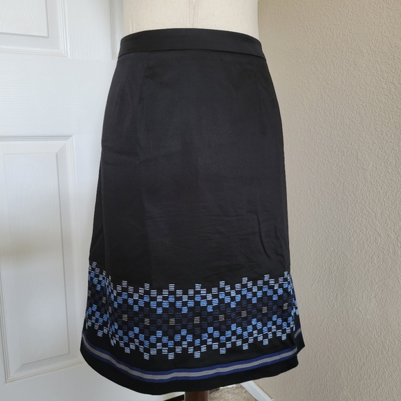 LOFT Black Embroidered Skirt Size 10 - Picture 3 of 11